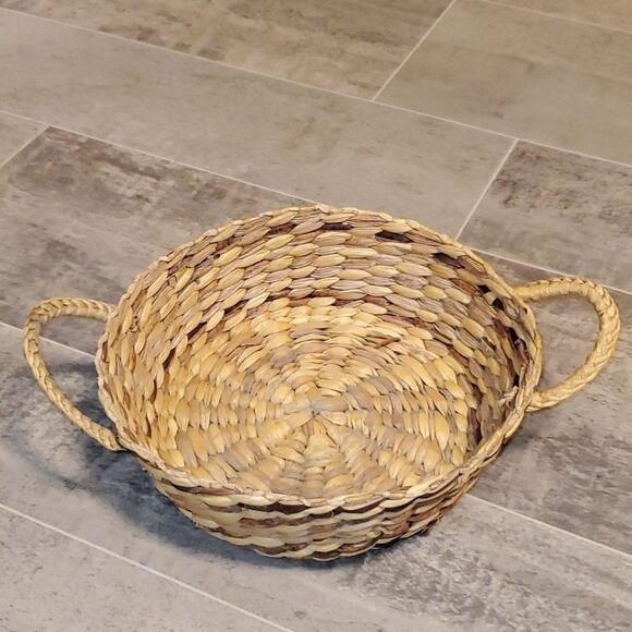 EUC Vintage Round Wicker Handles Basket - Picture 1 of 4